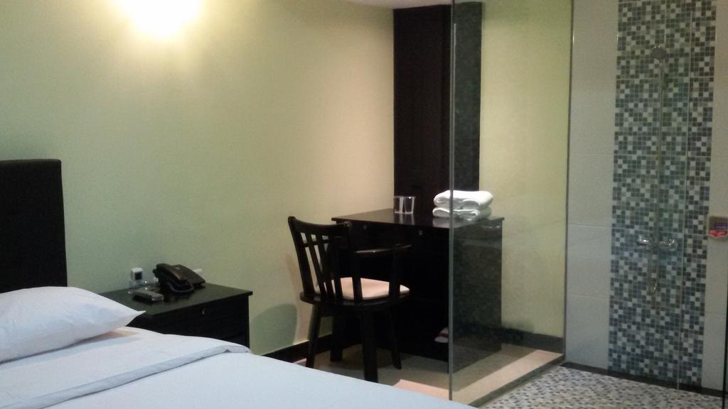 Guest House Salon Fora Gegerkalong Setiabudhi Bandung Exterior photo