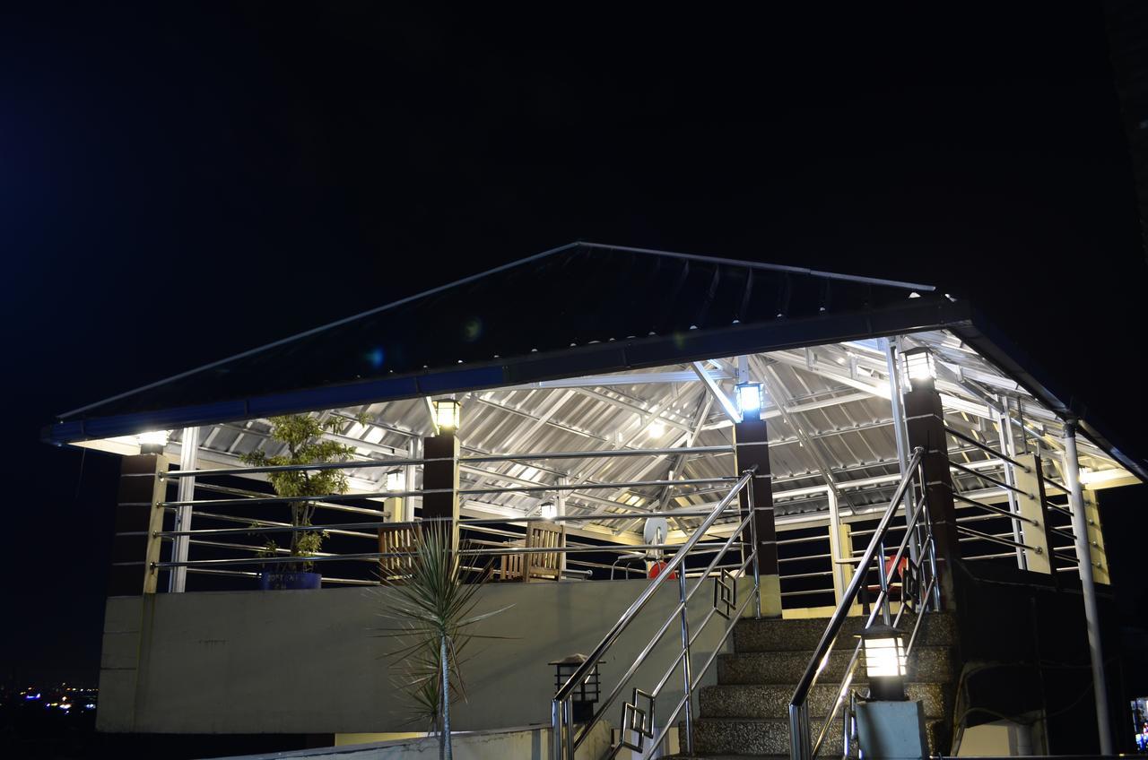 Guest House Salon Fora Gegerkalong Setiabudhi Bandung Exterior photo