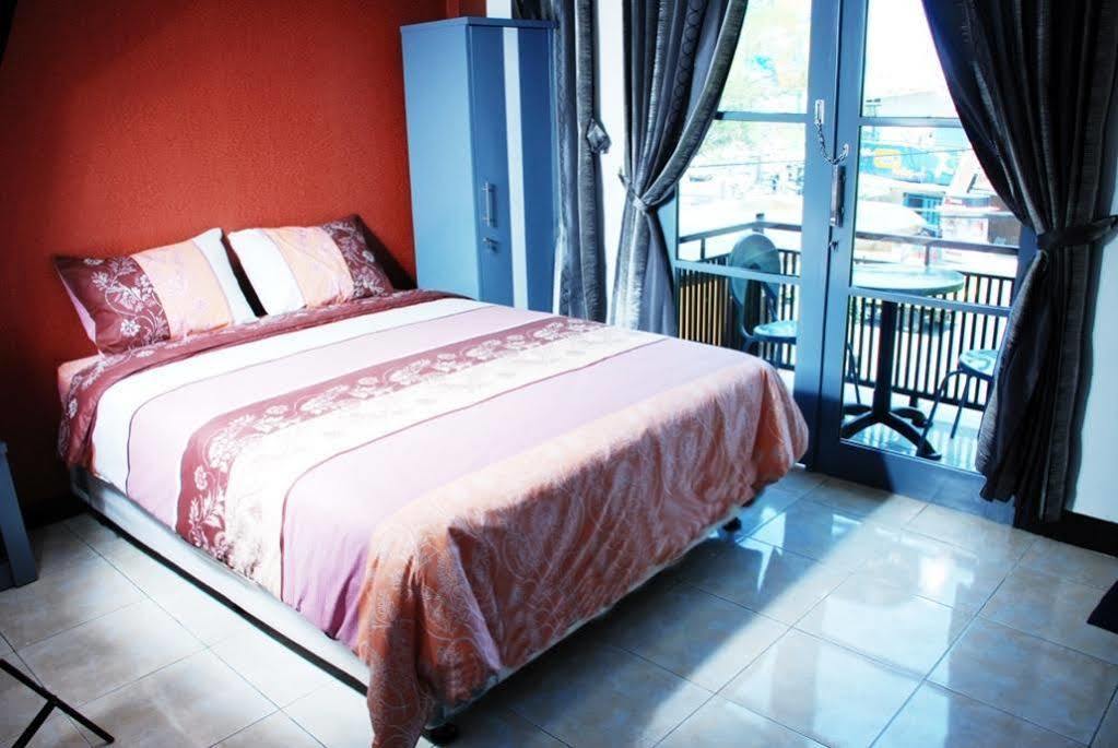 Guest House Salon Fora Gegerkalong Setiabudhi Bandung Exterior photo