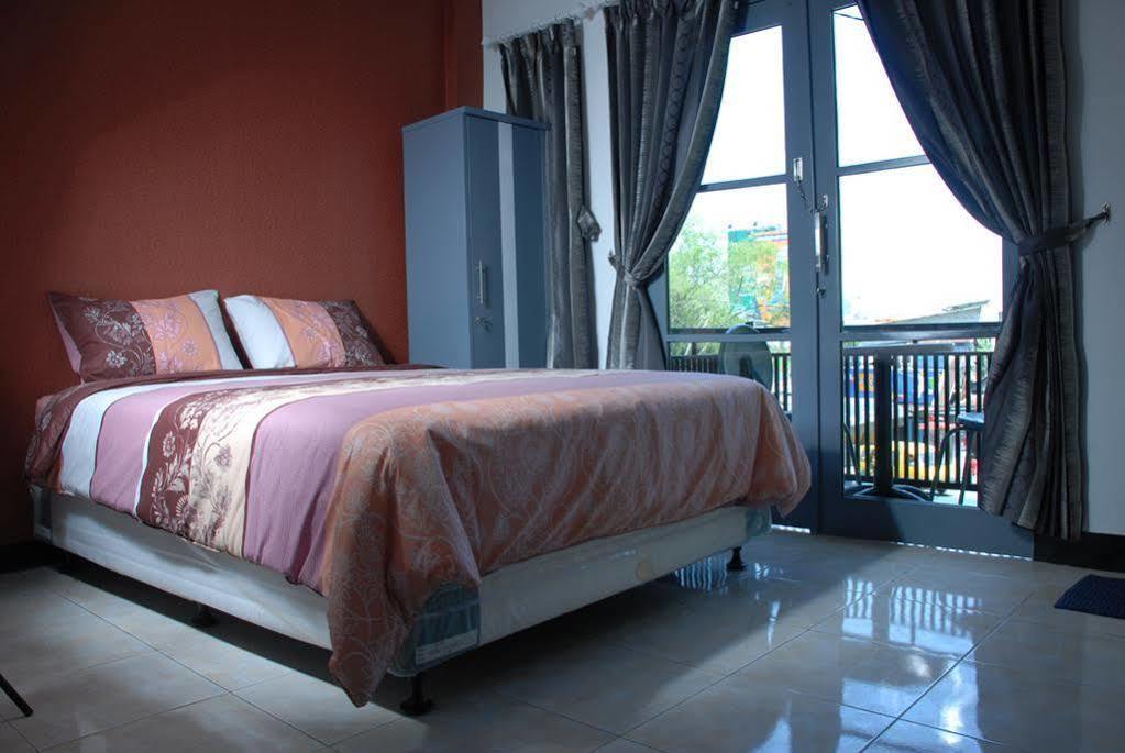 Guest House Salon Fora Gegerkalong Setiabudhi Bandung Exterior photo